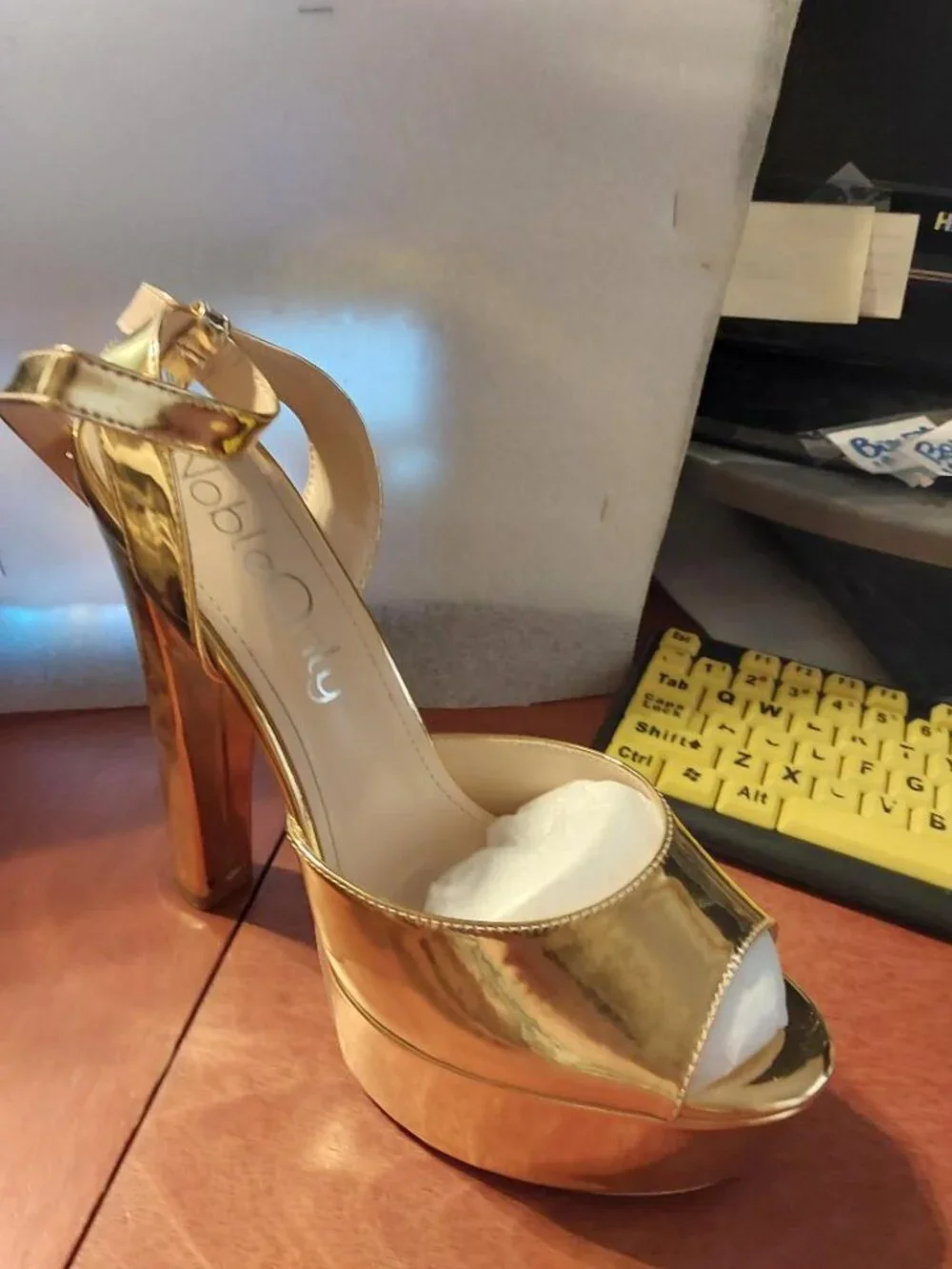 WMN NobleOnly Metallic Gold Platform HIgh Heel Sandal Open Peep Toe Sz11 PreLove